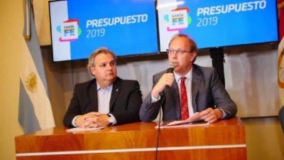 El presupuesto de la provincia de Santa Fe reduce el gasto político, pero sólo le empata a la inflación