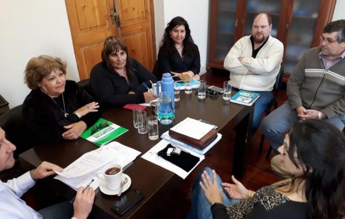 Viedma: ofrecen un 39 % de aumento a municipales