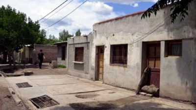 Quieren que la municipalidad de Santa Rosa pinte gratis las casas para mejorar el humor