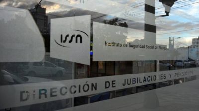 Jubilados municipales y de comisiones de fomento neuquinos cobrarán un bono extraordinario