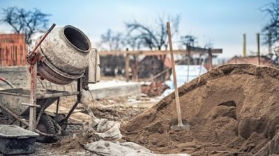 Construcción, en el pozo