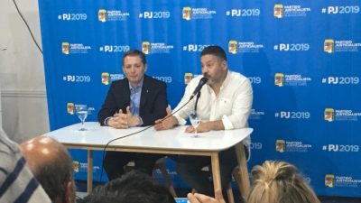 Gray asumió al frente del PJ Bonaerense con el apoyo de CFK y los tapones de punta contra Vidal