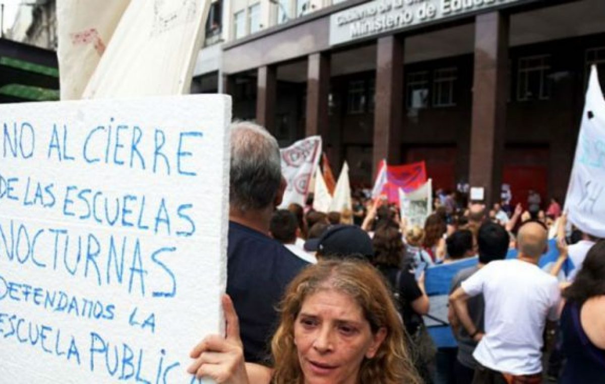 Denuncian que el cierre de escuelas nocturnas porteñas dejará a 10 mil alumnos fuera del sistema