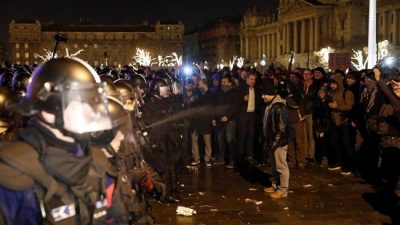 Hungría: Protestan la “ley de esclavitud”