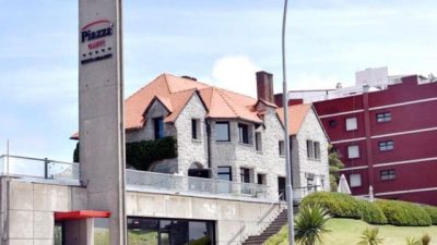 Caen como fichas de dominó