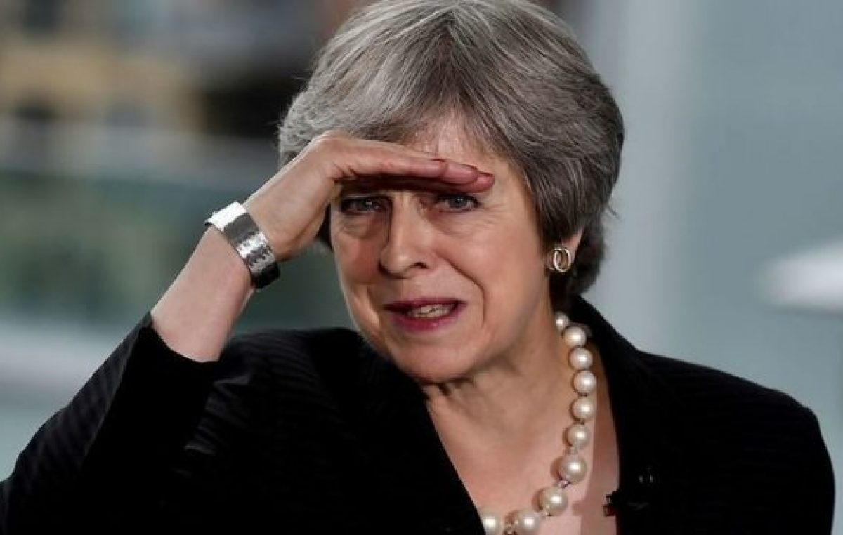 A May se le augura un futuro tormentoso