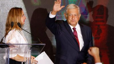 Obrador impulsa un cambio educativo