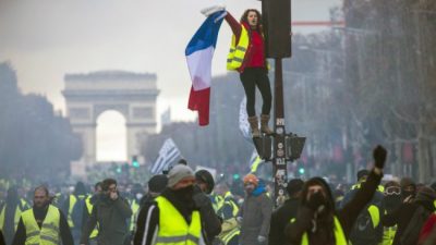 Francia: Los chalecos amarillos ganan respaldos