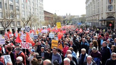 Jubilados españoles se manifestaron por “jubilaciones dignas”