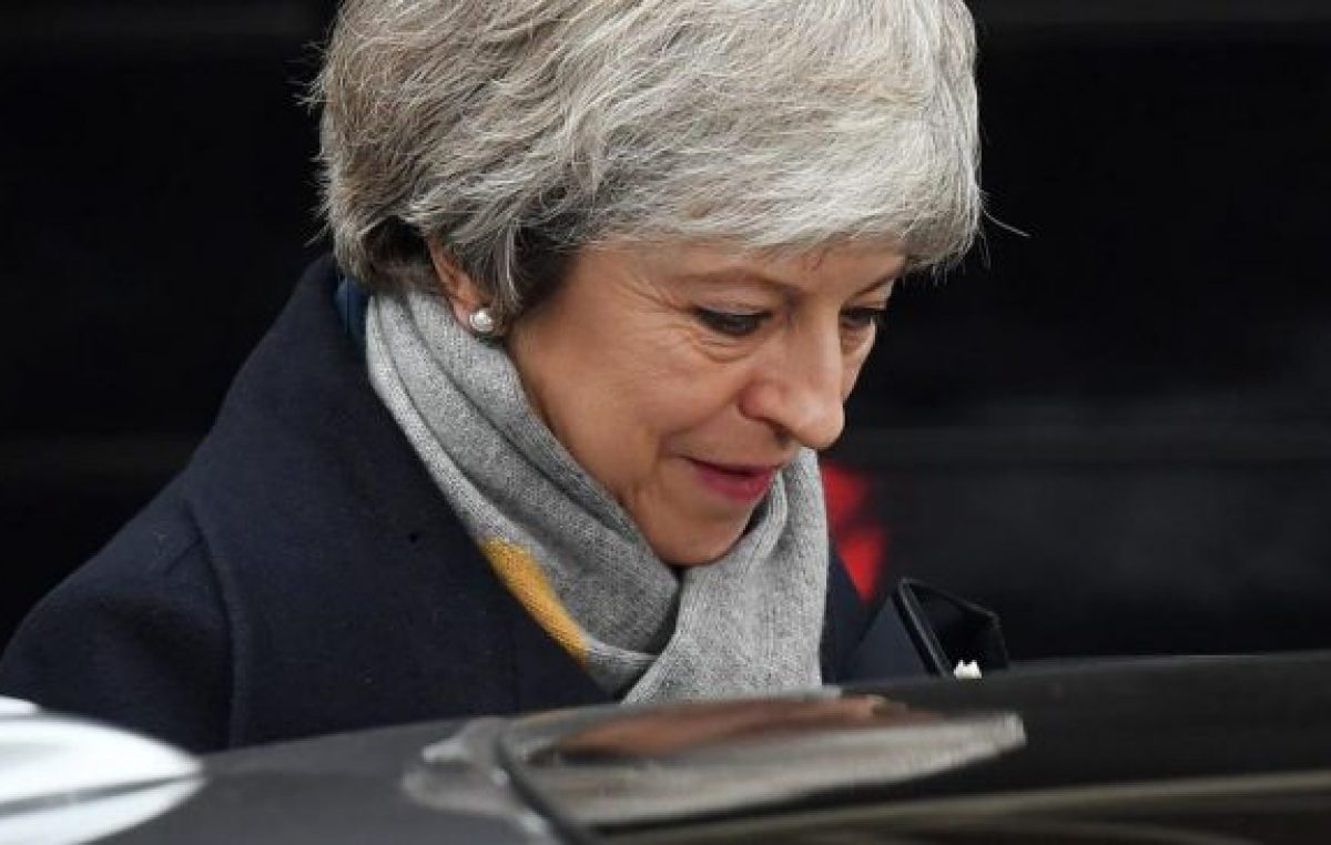 Duro revés de May en el Parlamento británico