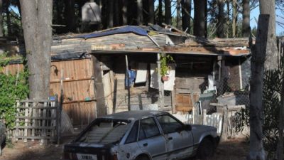 El “otro” Pinamar: la pobreza y la marginación junto a las mansiones y el lujo