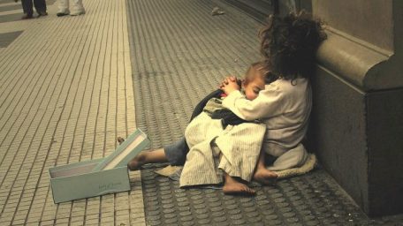 Posbreza: posverdad y pobreza