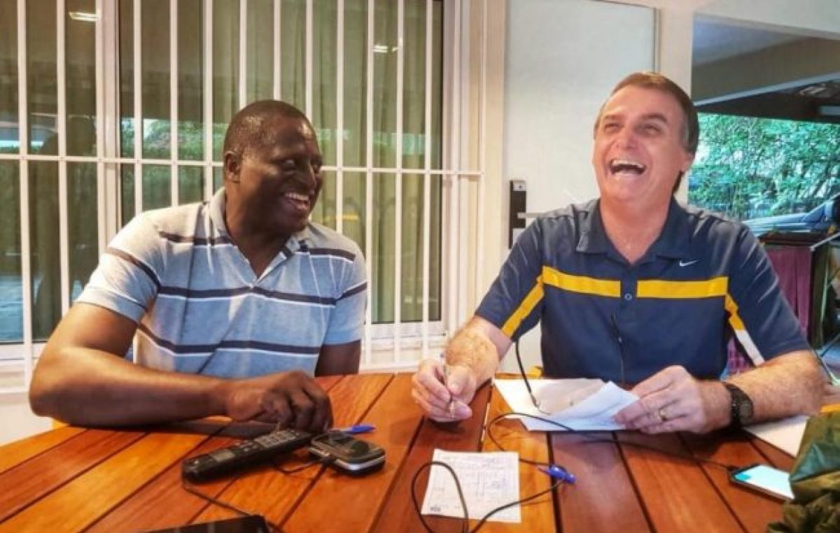 Bolsonaro ya redujo el salario mínimo y cargó contra originarios y la comunidad LGBT