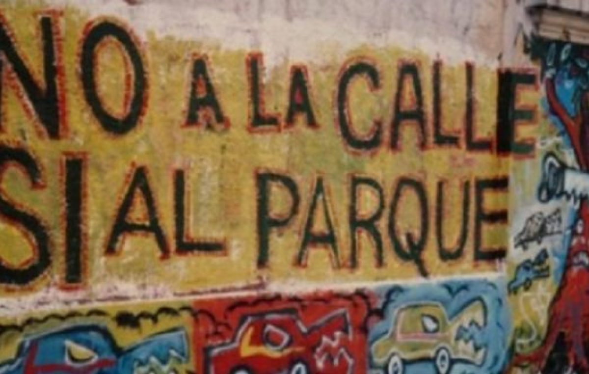 Abrazo en defensa del Parque Rivadavia contra los destrozos de Rodríguez Larreta