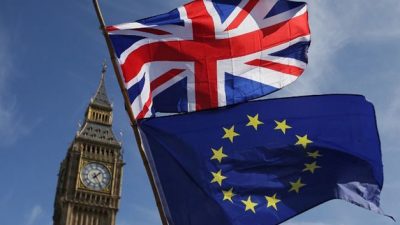 May sobrevivió una moción de censura laborista