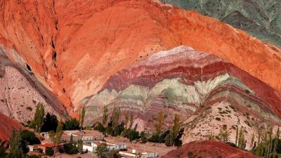 Purmamarca: Una medida cautelar prohibe obras en el cerro de 7 colores