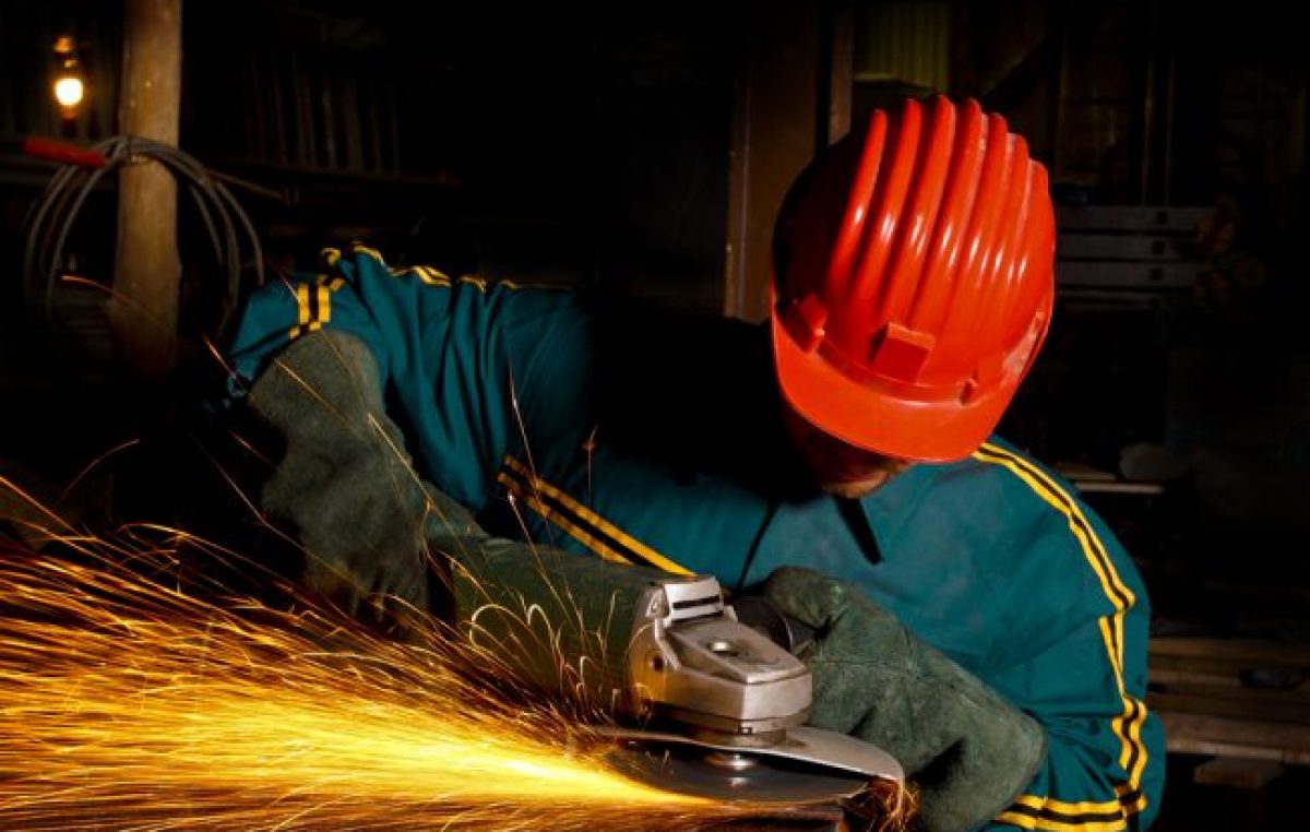 Tres años contra la industria