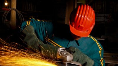 Tres años contra la industria