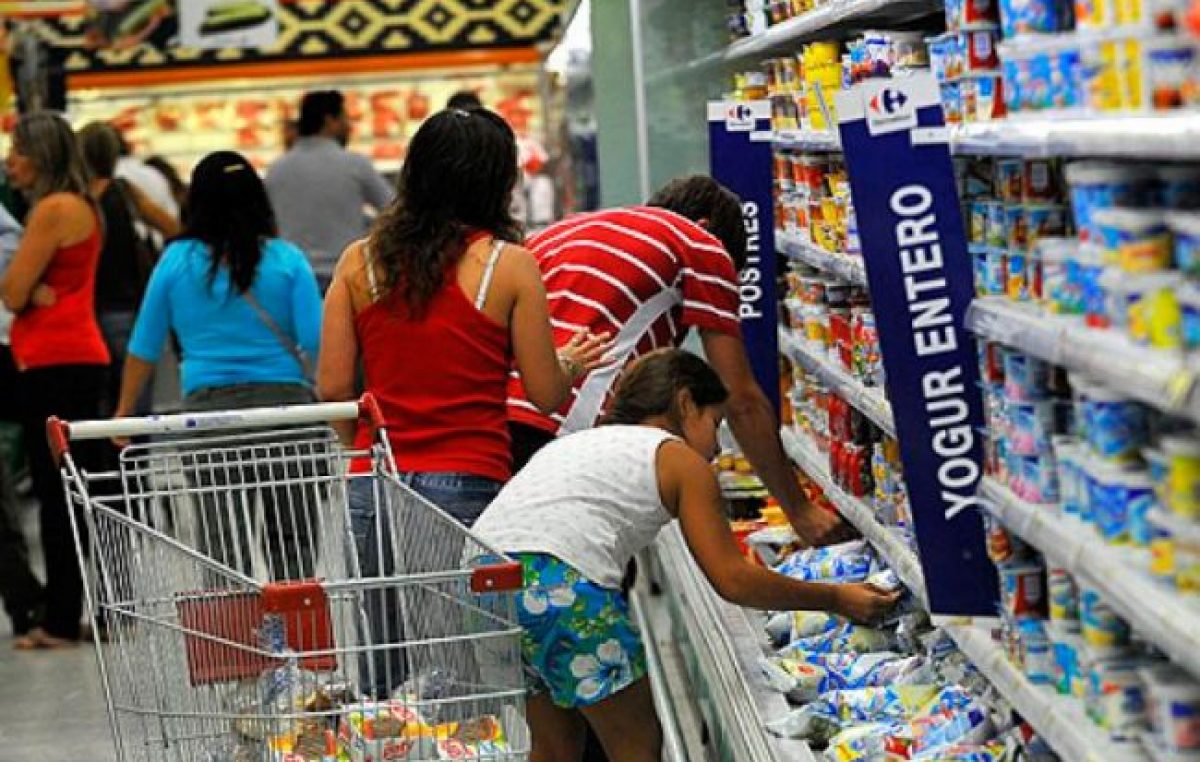 Argentinos se endeudan para comprar artículos de primera necesidad