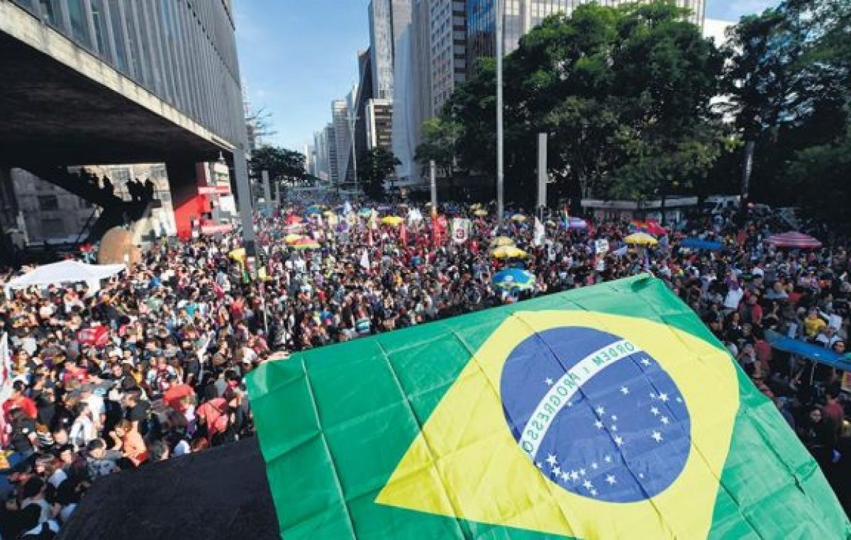 La crisis brasileña cambia de forma