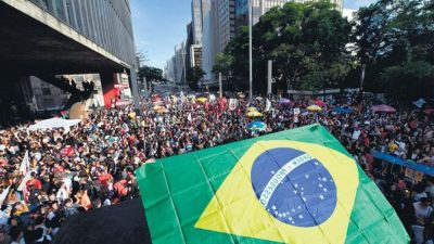 La crisis brasileña cambia de forma