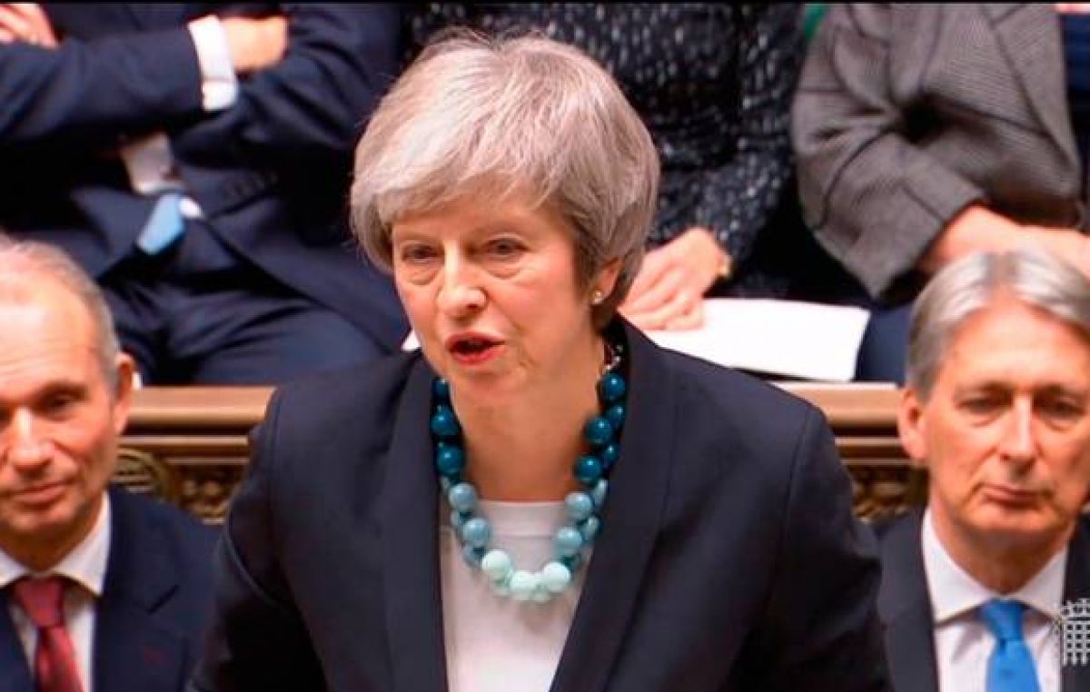 May promete garantías de los europeos