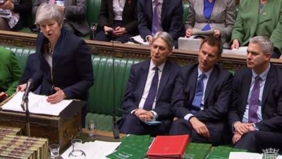 May hace una doble concesión con el Brexit