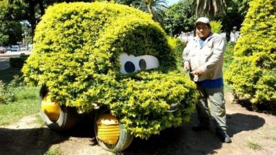 Adrián Fabián, artesano de la plaza de Tartagal