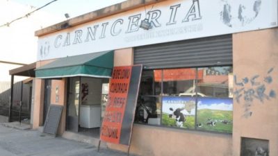 Otra carnicería platense que cierra por la crisis: “Es imposible seguir adelante, los gastos me superan”