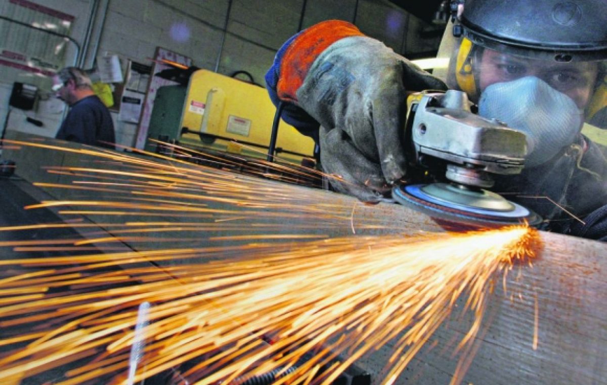 La industria se derrumbó el 8,5% en enero