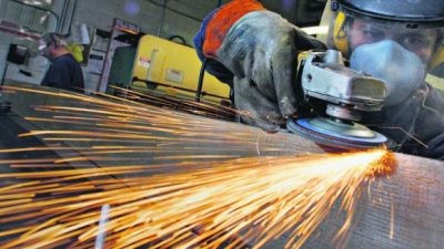La industria se derrumbó el 8,5% en enero