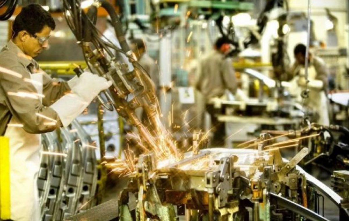 La actividad económica volvió a caer casi 6% en enero y acumula diez meses a la baja