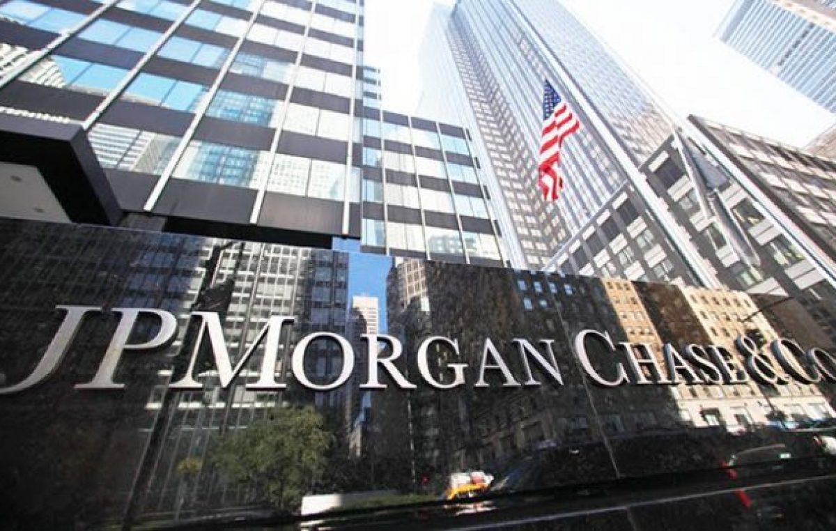 El riesgo país tocó su máximo en cuarenta días y volvió a superar los 700 puntos