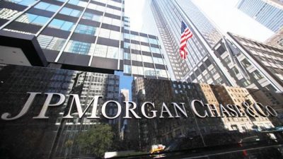 El riesgo país tocó su máximo en cuarenta días y volvió a superar los 700 puntos