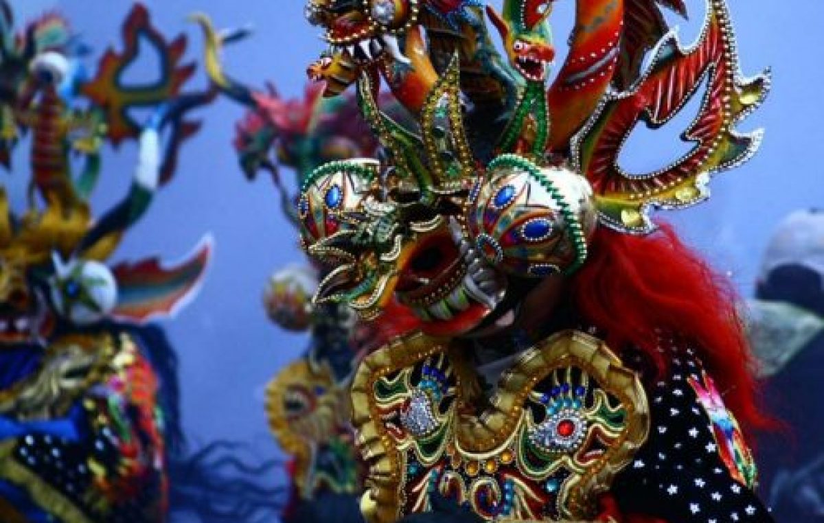 Tiempo de carnaval, coplas, serpentinas y aroma a albahaca