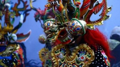 Tiempo de carnaval, coplas, serpentinas y aroma a albahaca