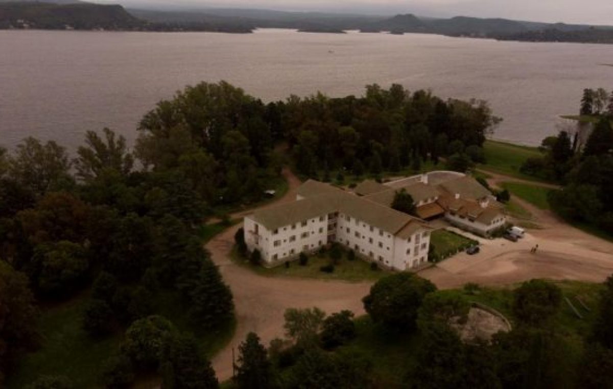 Los hoteles estatales de Embalse viven otra temporada alta con baja actividad