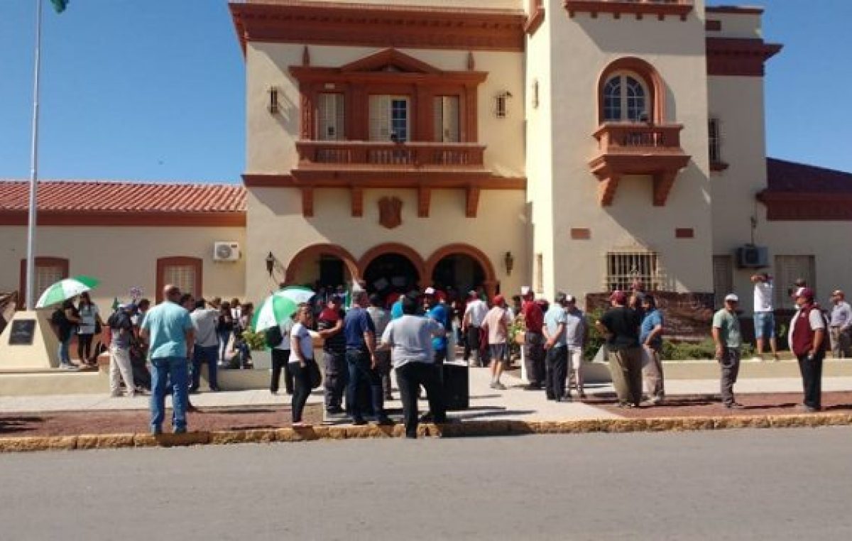 Contra los “caprichos” del intendente, los municipales de Villarino redoblan plan de lucha