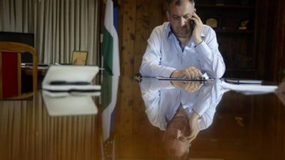 A las llamadas millonarias, el intendente de Bariloche suma un servicio de WhatsApp