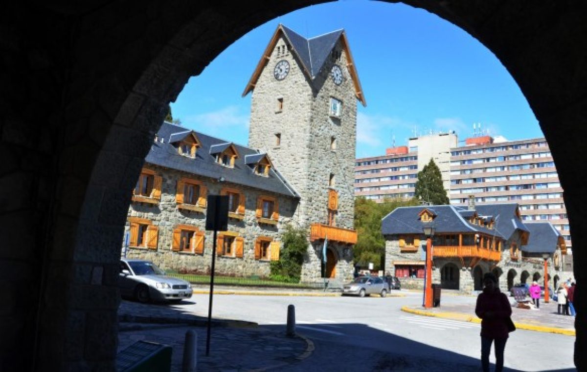 Bariloche moldea candidatos para el municipio, mirando abril de reojo
