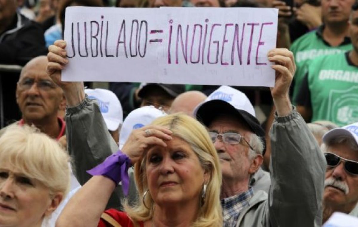 Jubilados siguen con bolsillos flacos
