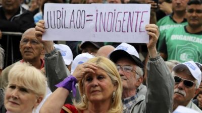 Jubilados siguen con bolsillos flacos