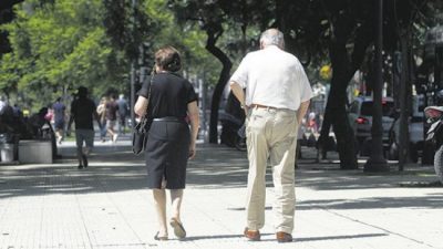 Los jubilados reciben aumento de impuestos