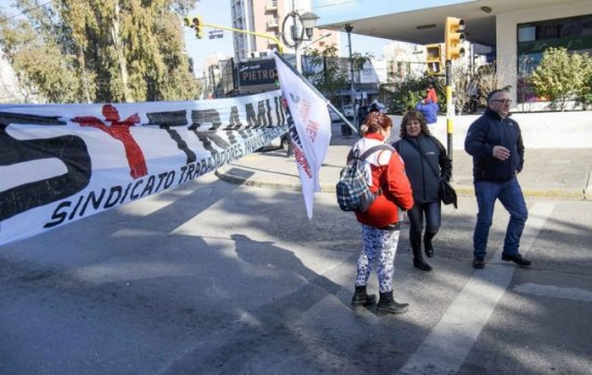 El intendente de Neuquén generó revuelo con una condena antipiquete