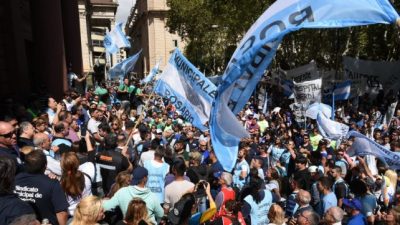 Los trabajadores municipales santafesinos se manifestaron en reclamo de una mejor oferta salarial
