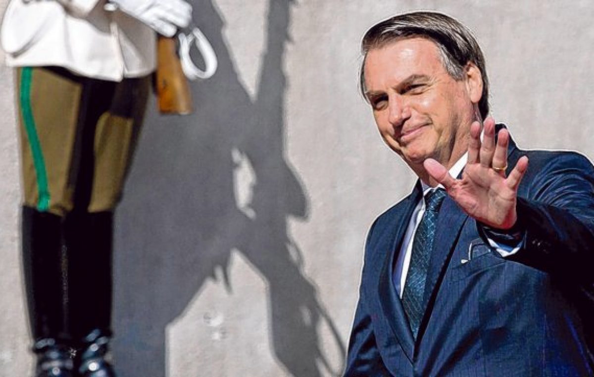 Bolsonaro alienta a los militares a conmemorar el golpe de 1964
