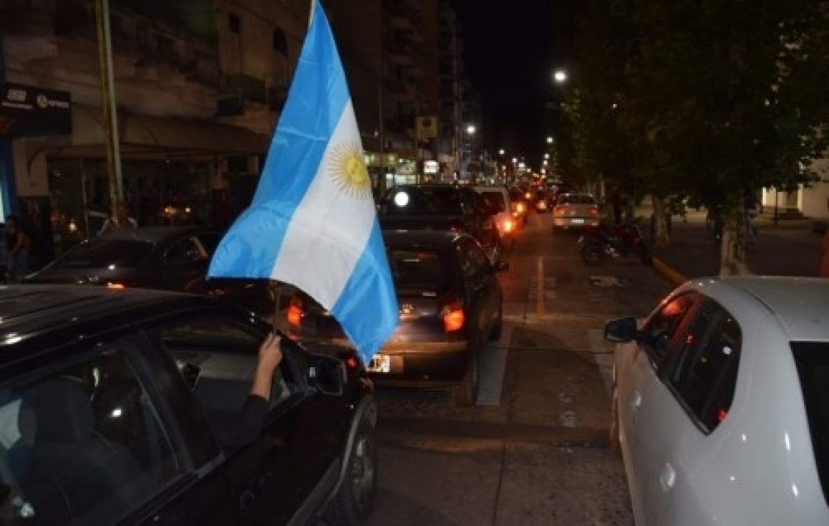 Importante movilización de comerciantes contra intendente de Olavarría por una medida que afectó las ventas