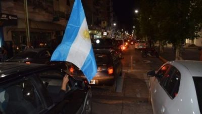 Importante movilización de comerciantes contra intendente de Olavarría por una medida que afectó las ventas