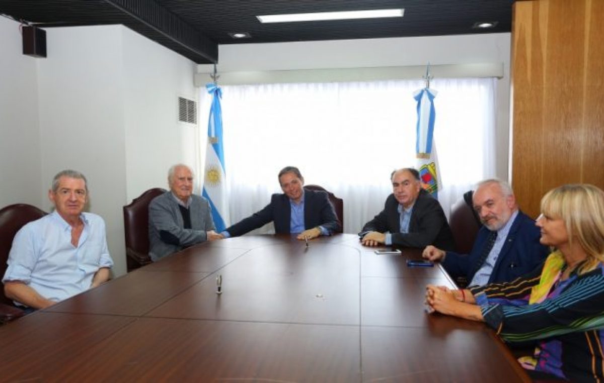 El PJ bonaerense le abrió las puertas a Pino Solanas y lo incluyó en un frente para disputar contra Vidal
