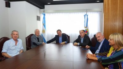 El PJ bonaerense le abrió las puertas a Pino Solanas y lo incluyó en un frente para disputar contra Vidal